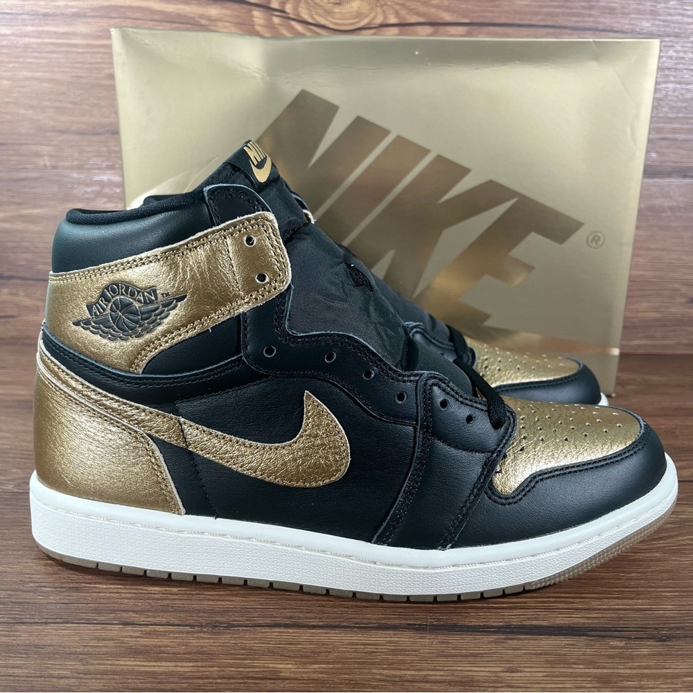 Nike Air Jordan 1 OG HighTop Sneakers - Black/Metallic Gold